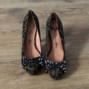 Green leopard heels